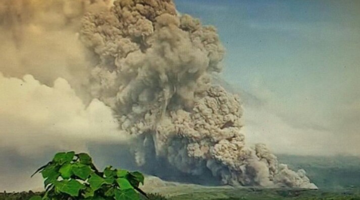 RuangJatim Gunung Semeru Kembalii Erupsi Hingga 24 Kali Sejak Tengah