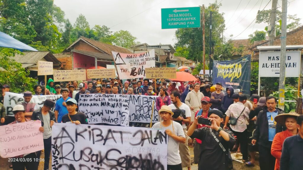 Ungkapkan Kekesalan Warga Jampang Tengah Unras Gelar Aksi Teatrikal