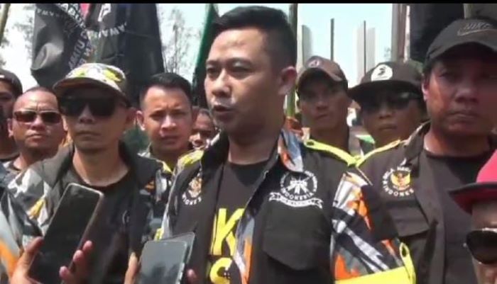 Aksi Damai Ratusan Masa LSM GMBI Distrik Kabupaten Bekasi Grudug Kantor Pemkab Bekasi